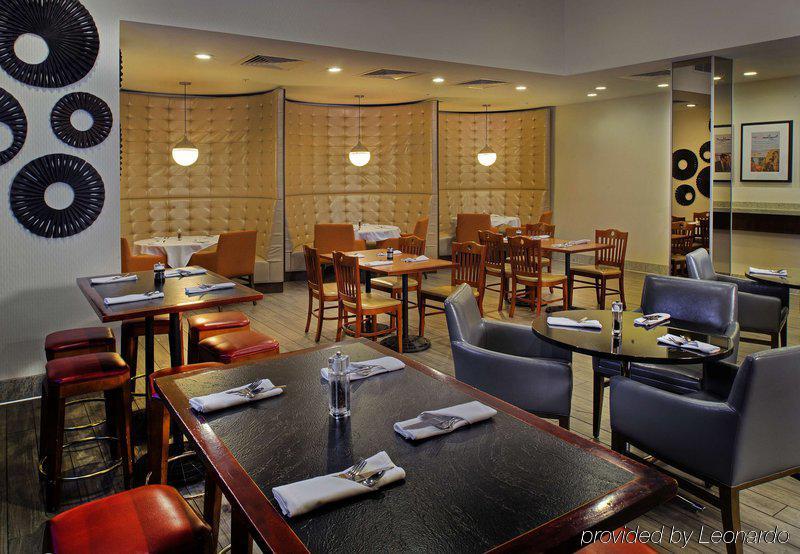 马里奥特酒店圣路易斯机场店 埃德蒙逊 外观 照片